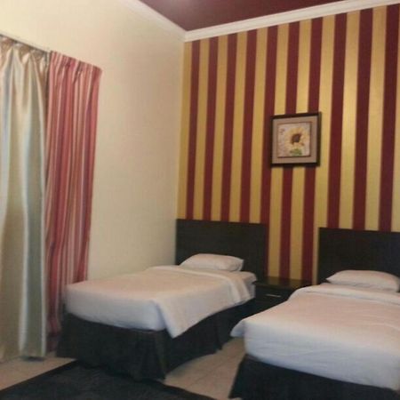Hotel & Resort Golden Marina Janbu Szoba fotó