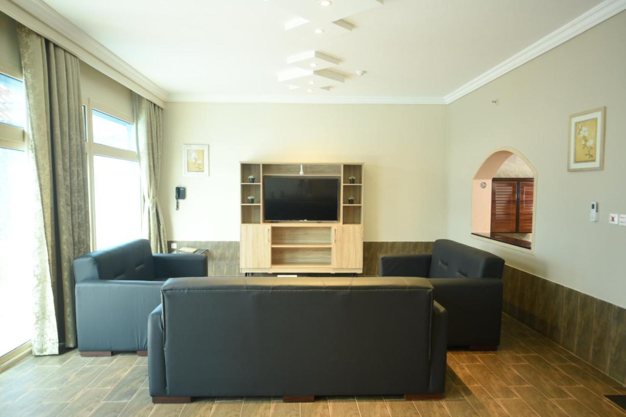 Hotel & Resort Golden Marina Janbu Kültér fotó
