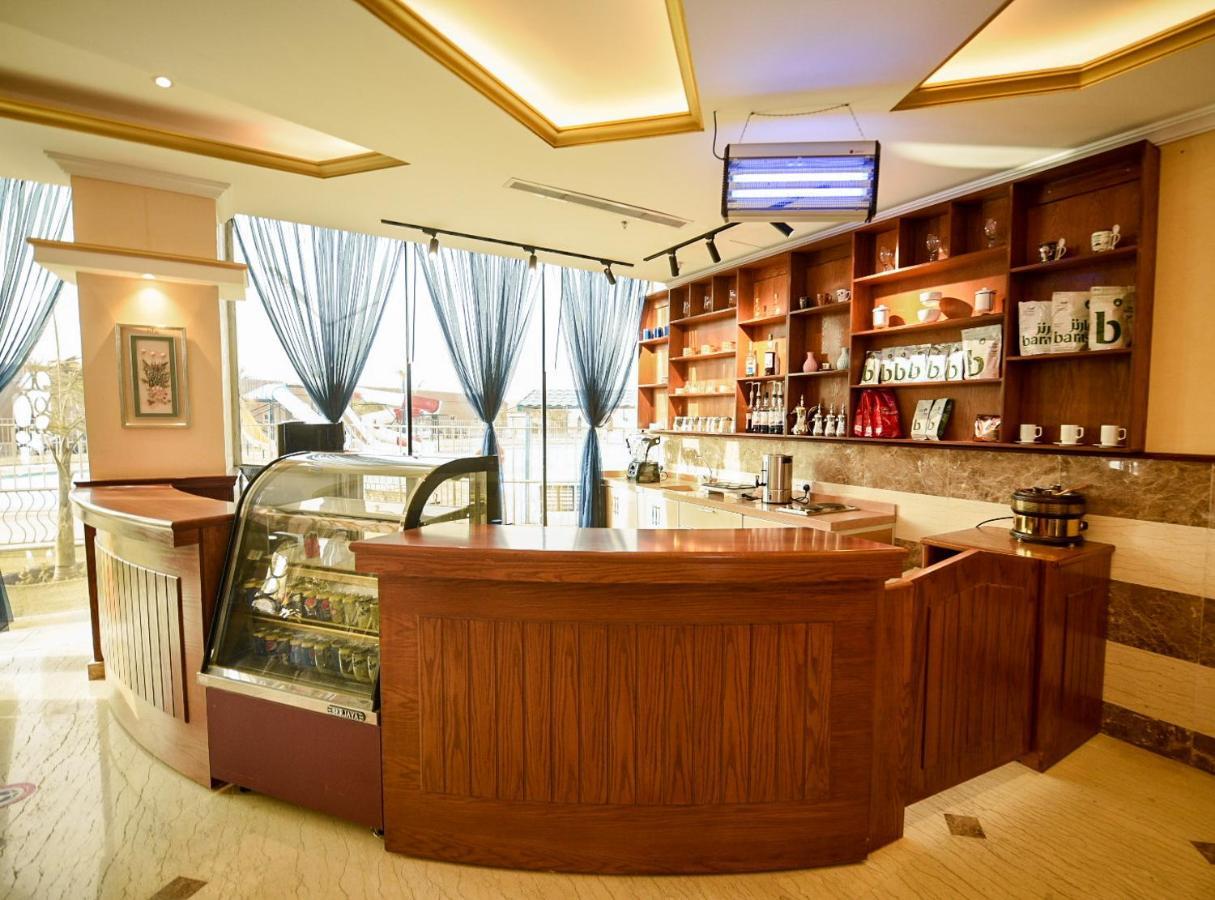 Hotel & Resort Golden Marina Janbu Kültér fotó