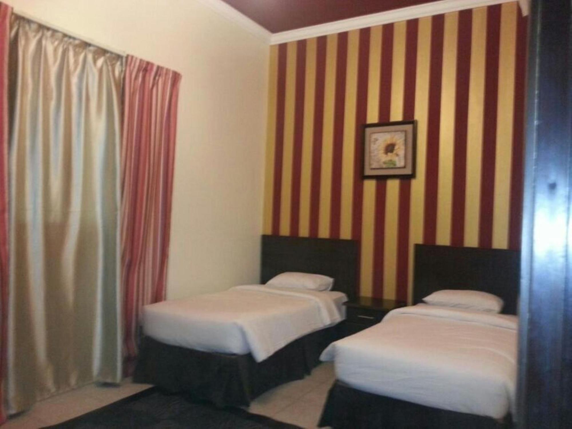 Hotel & Resort Golden Marina Janbu Szoba fotó
