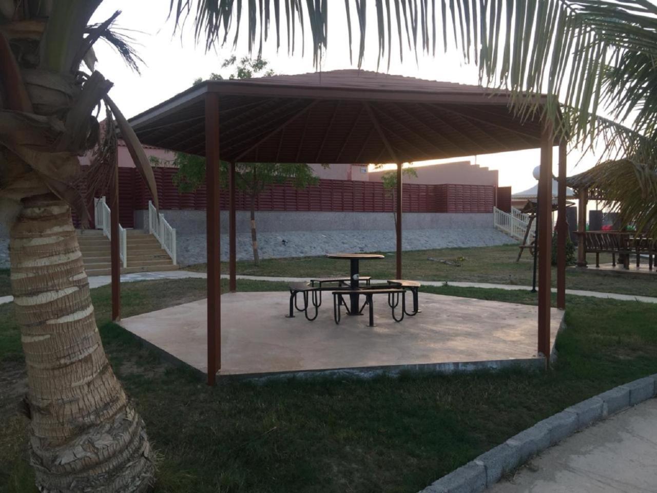 Hotel & Resort Golden Marina Janbu Kültér fotó