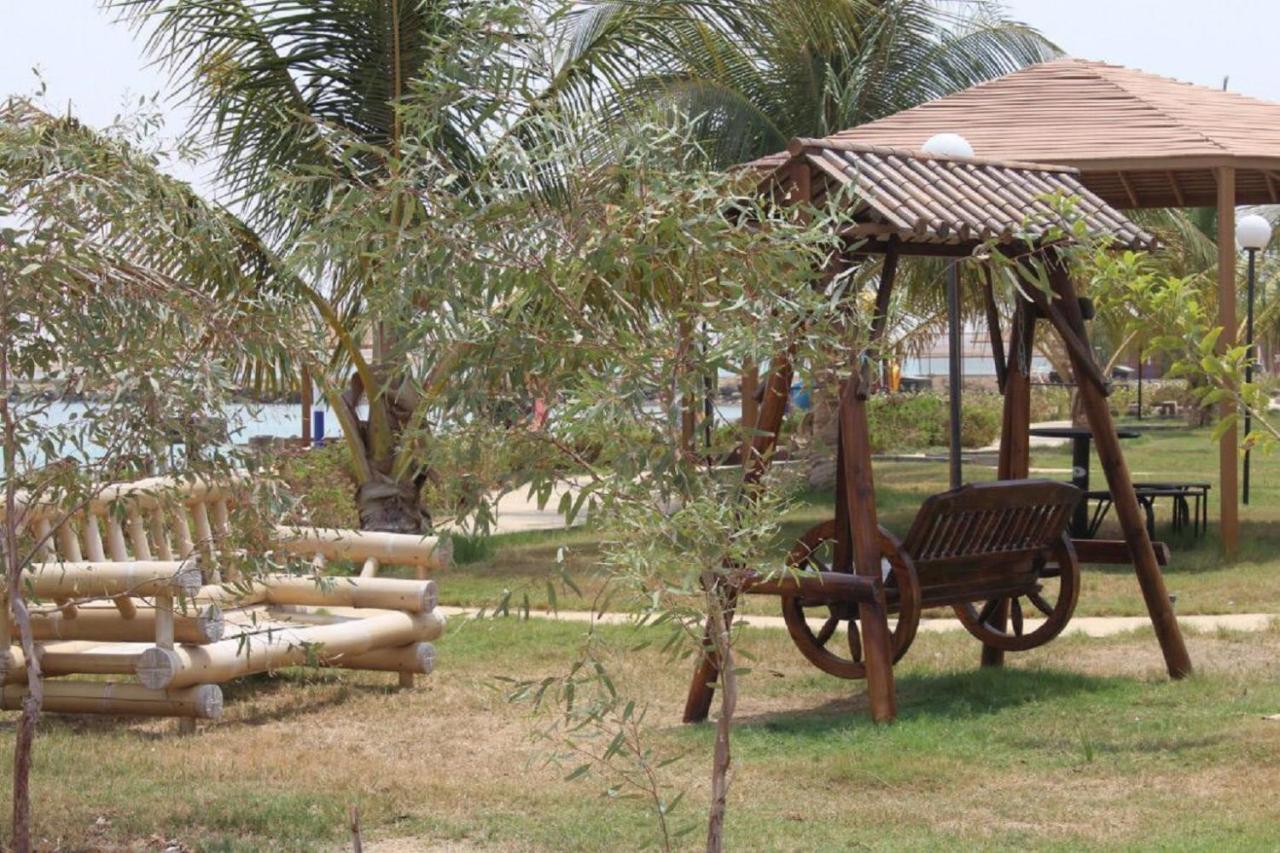 Hotel & Resort Golden Marina Janbu Kültér fotó
