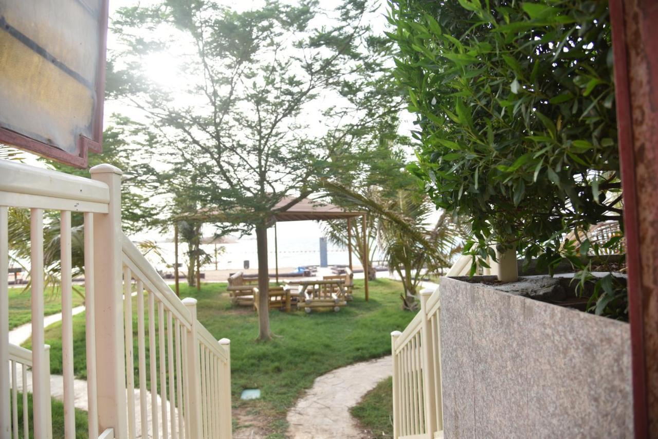 Hotel & Resort Golden Marina Janbu Kültér fotó